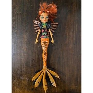 Monster High Great Scarrier Reef Toralei Stripe Doll Glowsome Ghoulfish Lionfish
